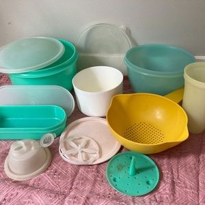 15-Piece Set of Vintage Tupperware w/ Mold Numbers